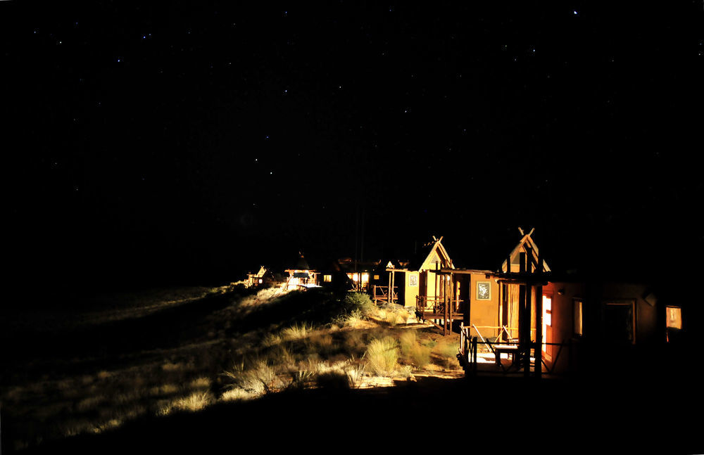 Xaus Lodge Twee Rivieren Екстериор снимка