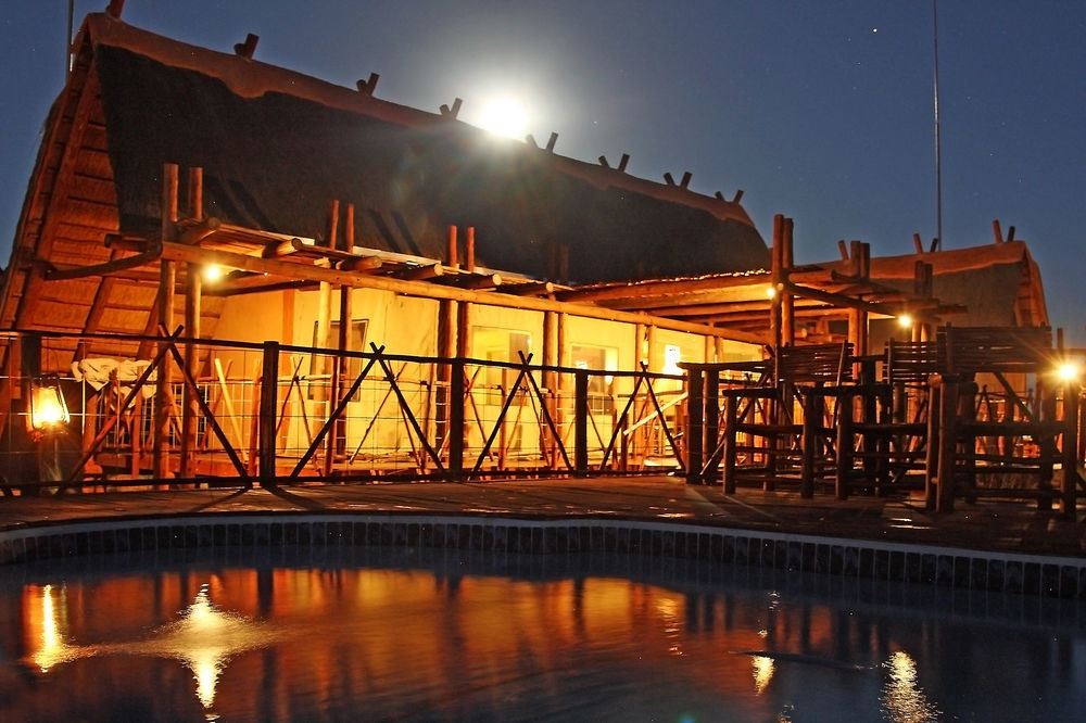 Xaus Lodge Twee Rivieren Екстериор снимка