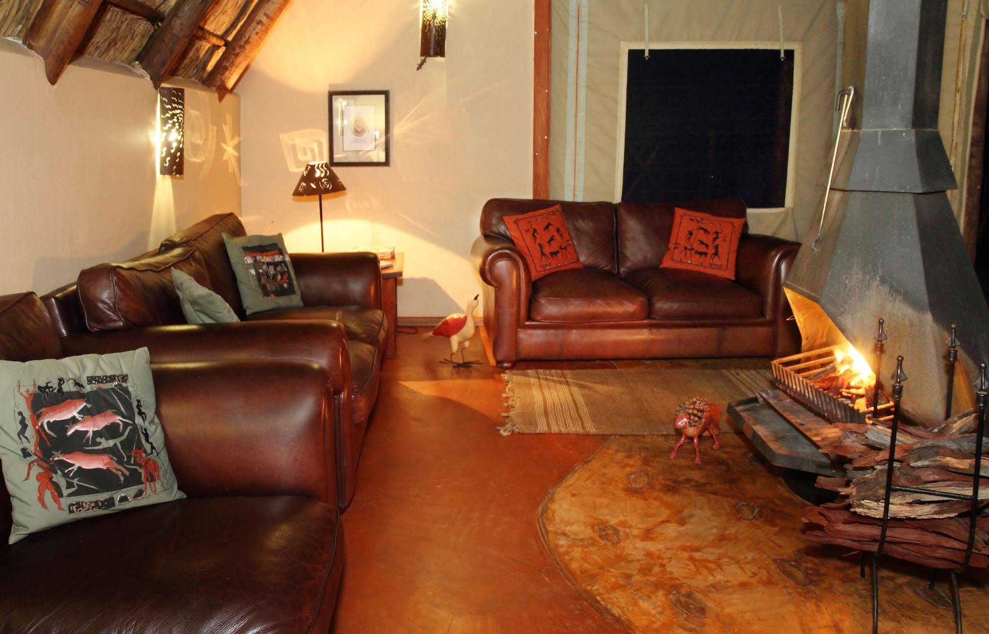 Xaus Lodge Twee Rivieren Екстериор снимка