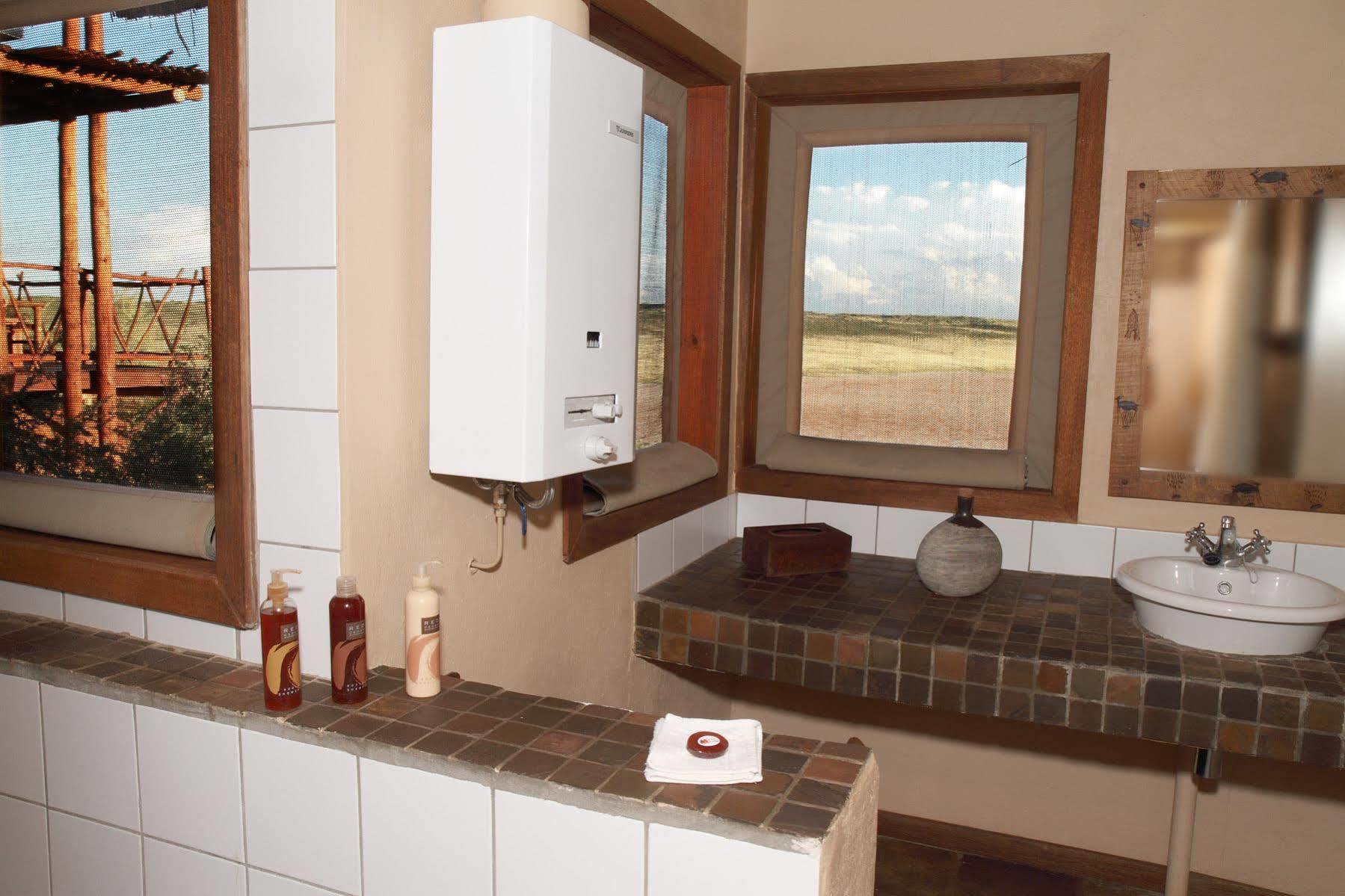 Xaus Lodge Twee Rivieren Екстериор снимка