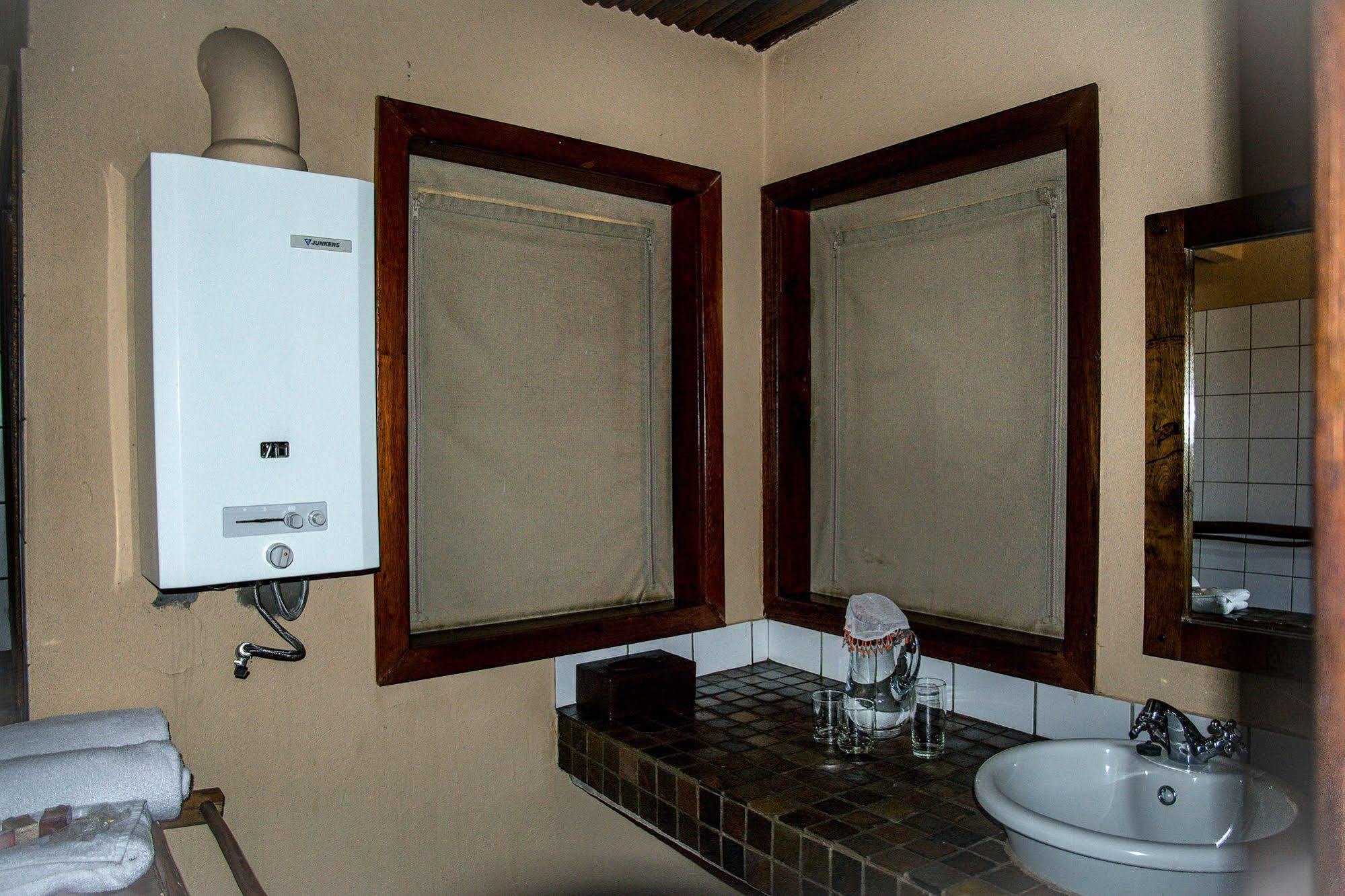 Xaus Lodge Twee Rivieren Екстериор снимка
