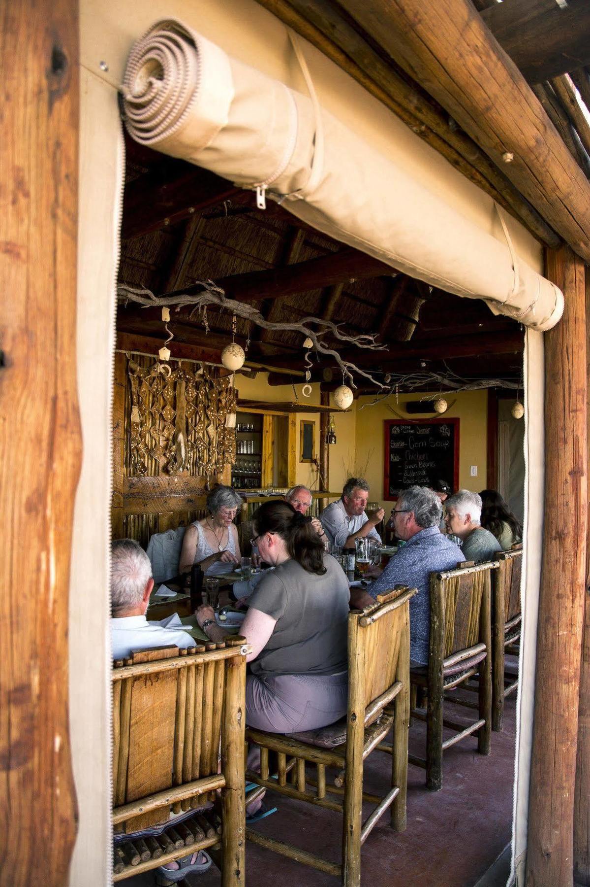 Xaus Lodge Twee Rivieren Екстериор снимка